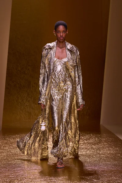 Look 7